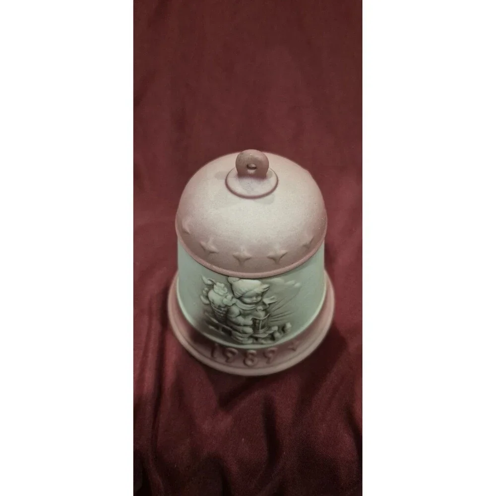 Goebel Hummel 1989 First in the Christmas Bell Series Riding Into Christmas EUC